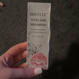 NEW IN THE BOX EYELASH SHAMPOO